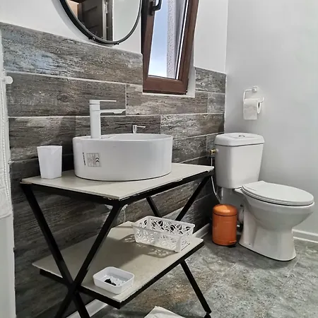 Casuta Din Gradina * Două Mai