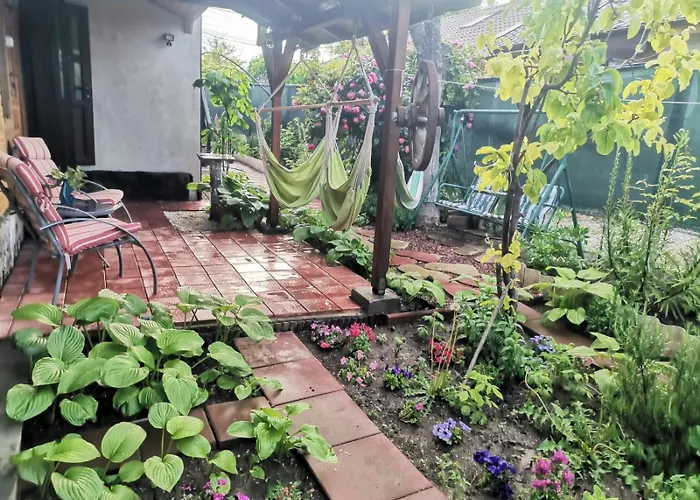 Casuta Din Gradina * Două Mai