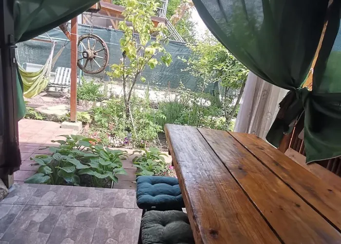 Casuta Din Gradina Două Mai