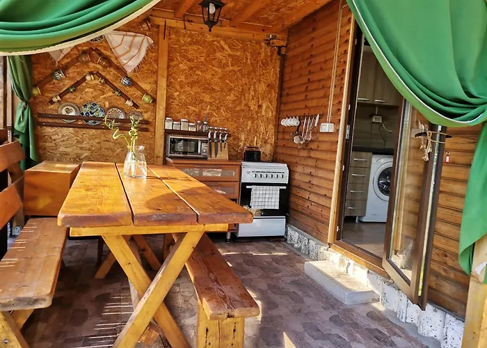 Casuta Din Gradina * Două Mai