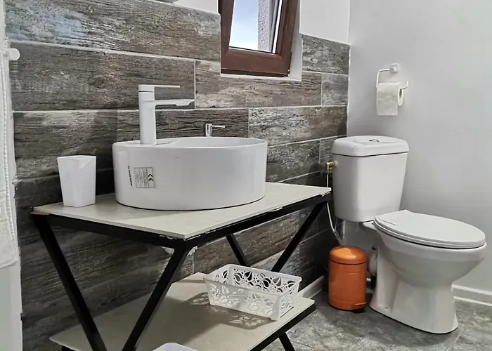 Casuta Din Gradina * Două Mai