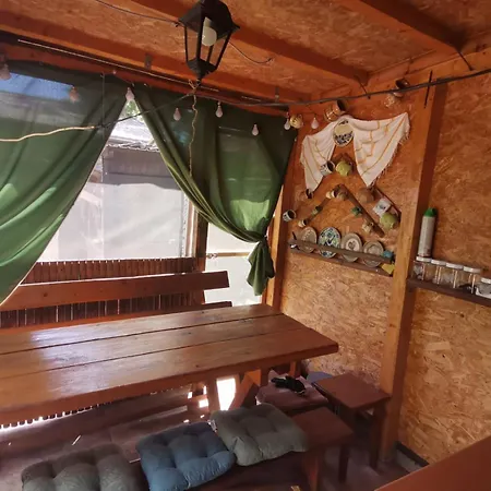 Casuta Din Gradina Două Mai