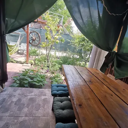 Casuta Din Gradina Două Mai