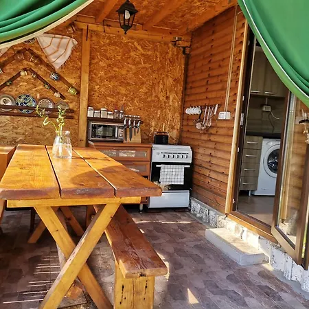 Casuta Din Gradina * Două Mai