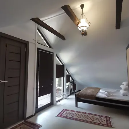 Casuta Din Gradina * Două Mai